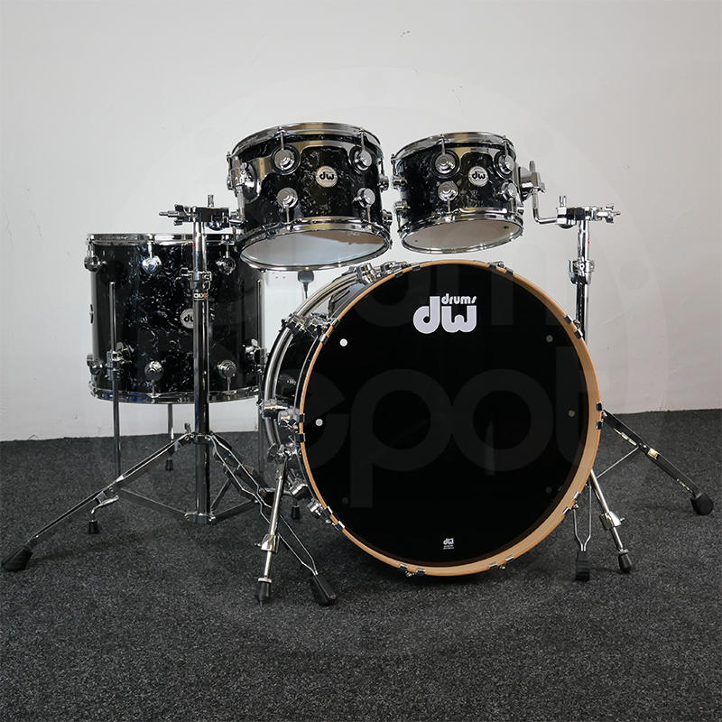 DW Collectors Maple 22" (4pc) Shell Pack in Black Velvet with Chrome Shell Hardware